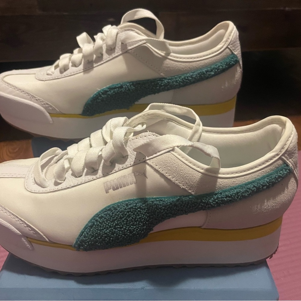Women’s PUMA NEW WITHOUT TAGS RETRO STYLE SIZE 8 - Picture 2 of 7